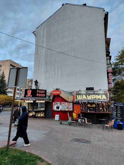 Петиція про демонтаж кіосків біля ЦУМу в Рівному зібрала необхідну кількість підписів Петиція про демонтаж кіосків біля ЦУМу в Рівному зібрала необхідну кількість підписів