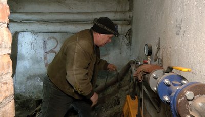 Без світла та за низьких температур: як у Черкасах працюють комунальники Без світла та за низьких температур: як у Черкасах працюють комунальники