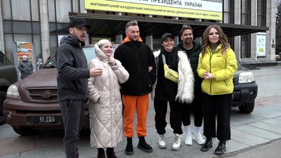 У Житомирі благодійники передали 95 бригаді три авто – гроші на авто збирають під час концертів Україною У Житомирі благодійники передали 95 бригаді три авто – гроші на авто збирають під час концертів Україною