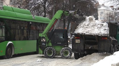 У Житомирі видали понад 250 приписів власникам будівель через неприбраний сніг і лід