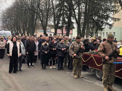 Поліг на Курщині: громада Черкащини поховала військовослужбовця Поліг на Курщині: громада Черкащини поховала військовослужбовця