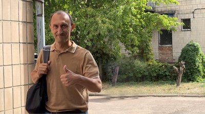 На допит чекали протягом двох місяців: у Кропивницькому допитали потерпілого у справі обстрілу аеродрому "Канатове" На допит чекали протягом двох місяців: у Кропивницькому допитали потерпілого у справі обстрілу аеродрому "Канатове"
