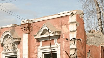 З архітектурною цінністю, але не памʼятка: у Чернівцях розбирають три будинки початку 20 століття З архітектурною цінністю, але не памʼятка: у Чернівцях розбирають три будинки початку 20 століття