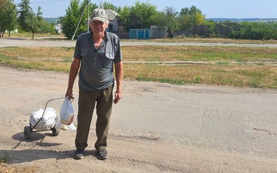 Прифронтове село евакуація люди життя руйнування окупація деокупація житель Новоселівки Олександр Земляк Новоселівка Лиманська громада Донецька область 28 серпня 2024 року Прифронтове село евакуація люди життя руйнування окупація деокупація житель Новоселівки Олександр Земляк Новоселівка Лиманська громада Донецька область 28 серпня 2024 року