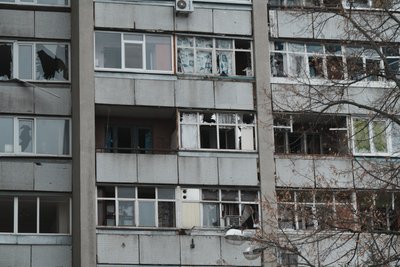 Багатоповерхівка, яка була пошкоджена внаслідок атаки РФ у Шевченківському районі Харкова Багатоповерхівка, яка була пошкоджена внаслідок атаки РФ у Шевченківському районі Харкова