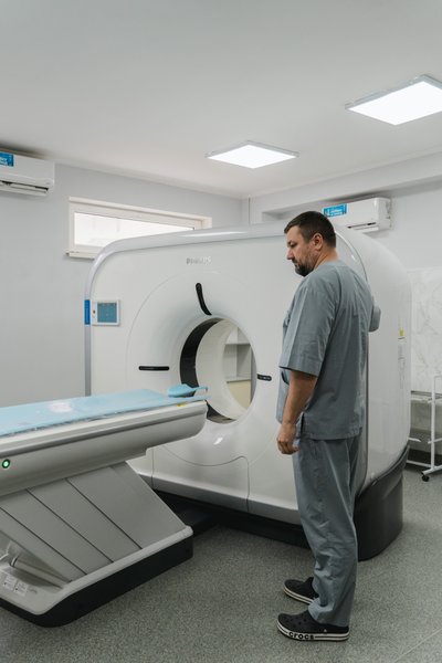 Новий компʼтерний томограф у військовому шпиталі в Харкові Новий компʼтерний томограф у військовому шпиталі в Харкові