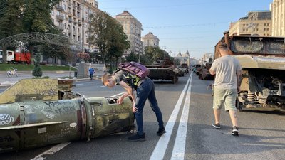 "парад" знищеної російської техніки на Хрещатику