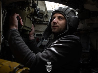 Як роблять схованки для танків на Донеччинні показали "холодноярівці" Як роблять схованки для танків на Донеччинні показали "холодноярівці"
