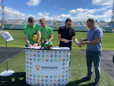 У Полтаві погасили марку, приурочену до чемпіонату Євро-2024 з футболу У Полтаві погасили марку, приурочену до чемпіонату Євро-2024 з футболу