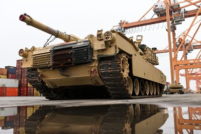 Nанк M1A2 Abrams на Балтійському контейнерному терміналі в Гдині 3 грудня 2022 Nанк M1A2 Abrams на Балтійському контейнерному терміналі в Гдині 3 грудня 2022