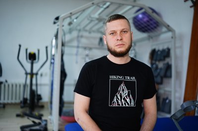 “Не можу повноцінно робити навіть базові вправи”: як військовий на Буковині після ампутації повертається до спорту “Не можу повноцінно робити навіть базові вправи”: як військовий на Буковині після ампутації повертається до спорту