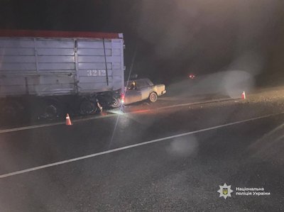 Вантажівка і два легковики зіштовхнулися на Вінниччині: травмувались пʼятеро людей, серед них двоє дітей Вантажівка і два легковики зіштовхнулися на Вінниччині: травмувались пʼятеро людей, серед них двоє дітей