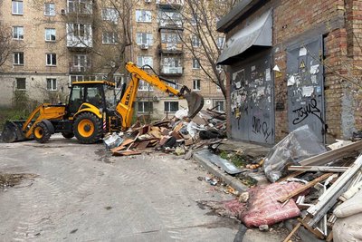 Весняна толока у Києві: за місяць прибрали близько 400 стихійних сміттєзвалищ Весняна толока у Києві: за місяць прибрали близько 400 стихійних сміттєзвалищ