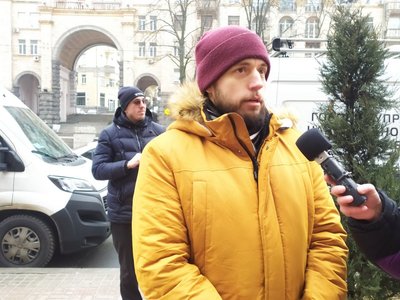 "Бруківка не стріляє!": у центрі Києва влаштували мітинг на підтримку армії
