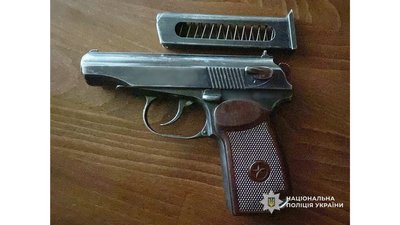 Вчинили бійку біля ресторану та погрожували зброєю: на Чернігівщині повідомили про підозри двом чоловікам Вчинили бійку біля ресторану та погрожували зброєю: на Чернігівщині повідомили про підозри двом чоловікам
