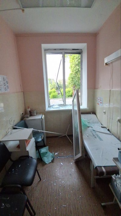 Наслідки російського удару поблизу лікарні у Чугуєві на Харківщині 11 липня Наслідки російського удару поблизу лікарні у Чугуєві на Харківщині 11 липня