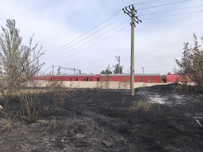 У Кривому Розі через пожежу на складах загорілися приватні оселі: що розповідають місцеві У Кривому Розі через пожежу на складах загорілися приватні оселі: що розповідають місцеві