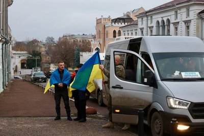 14 одеських комунальників повернулися зі сходу, де допомагали будувати фортифікації 14 одеських комунальників повернулися зі сходу, де допомагали будувати фортифікації