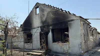 Зруйнований будинок село Золоті Пруди Олександрівська громада Донецька область 11 липня 2025 рік Зруйнований будинок село Золоті Пруди Олександрівська громада Донецька область 11 липня 2025 рік