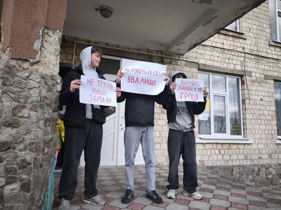 У Кострижівці на Буковині виступили проти здачі в оренду землі Лужанському спиртзаводу: чого побоюються У Кострижівці на Буковині виступили проти здачі в оренду землі Лужанському спиртзаводу: чого побоюються