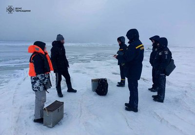 На річці Дніпро поблизу Черкас троє людей дрейфували на крижині, серед них — підліток На річці Дніпро поблизу Черкас троє людей дрейфували на крижині, серед них — підліток