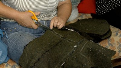 Мешканці Ямполя на Вінниччині пошили понад 3500 пар рукавиць для оборонців Мешканці Ямполя на Вінниччині пошили понад 3500 пар рукавиць для оборонців