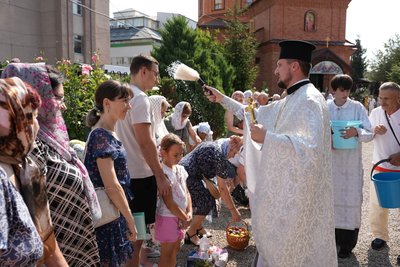 «Освячують дари природи»: у громадах ПЦУ на Кіровоградщині відзначають Яблучний Спас