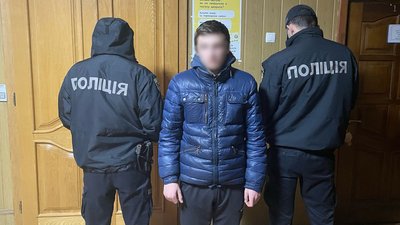 Поліція Чернігівщини затримала двох чоловіків, яких підозрюють у розповсюдженні наркотиків Поліція Чернігівщини затримала двох чоловіків, яких підозрюють у розповсюдженні наркотиків