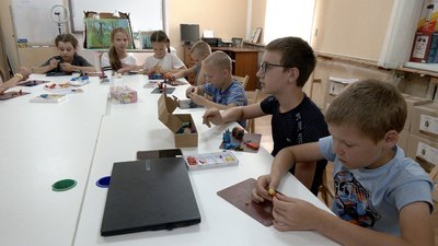 Учасники анімаційної студії у Козятині працюють над створенням казкових героїв із пластиліну для мультфільму Учасники анімаційної студії у Козятині працюють над створенням казкових героїв із пластиліну для мультфільму