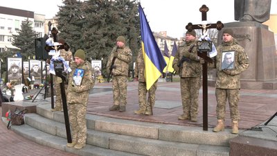 З військовими Миколою Говоровим, Андрієм Солоновичем та Едуардом Малим попрощалися у Рівному З військовими Миколою Говоровим, Андрієм Солоновичем та Едуардом Малим попрощалися у Рівному
