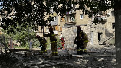 Фоторепортаж: наслідки дронової атаки по Миколаєву Фоторепортаж: наслідки дронової атаки по Миколаєву