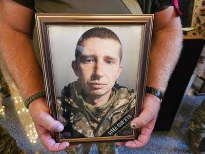 У Полтаві попрощалися із трьома військовим, які загинули на фронті У Полтаві попрощалися із трьома військовим, які загинули на фронті