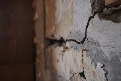 Мешканці будинку на Баленка, 7А, у Полтаві живуть в аварійному під’їзді після обстрілу 1 лютого 2025-го Мешканці будинку на Баленка, 7А, у Полтаві живуть в аварійному під’їзді після обстрілу 1 лютого 2025-го