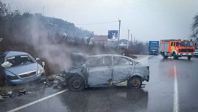На Закарпатті внаслідок аварії згорів автомобіль. Що відомо