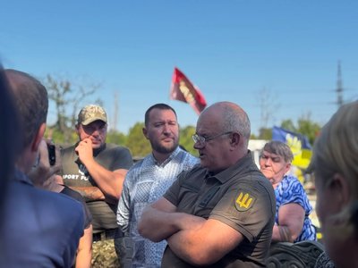 Три роки не можуть облаштувати могили. У Кривому Розі стався конфлікт навколо сектору почесних військових поховань Три роки не можуть облаштувати могили. У Кривому Розі стався конфлікт навколо сектору почесних військових поховань