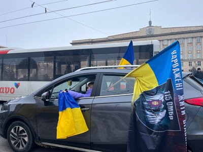 "Хай кажуть, що він загинув, а ми чекаємо його живим": у Черкасах відбулася акція "Не мовчи — полон вбиває" "Хай кажуть, що він загинув, а ми чекаємо його живим": у Черкасах відбулася акція "Не мовчи — полон вбиває"