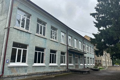 Один з корпусів Новоселицького ліцею №1 у Чернівецькій області Один з корпусів Новоселицького ліцею №1 у Чернівецькій області