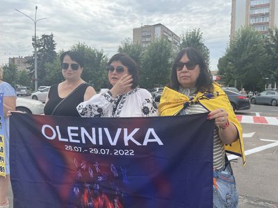 У Черкасах вшанували пам'ять загиблих під час теракту в Оленівці У Черкасах вшанували пам'ять загиблих під час теракту в Оленівці