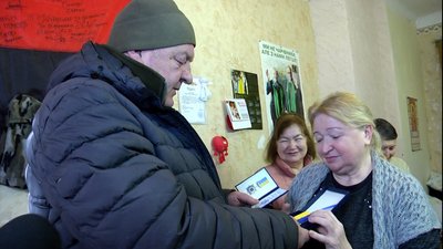 Чотирьох житомирських волонтерок з "Бабусиного батальйону" відзначили медалями Чотирьох житомирських волонтерок з "Бабусиного батальйону" відзначили медалями