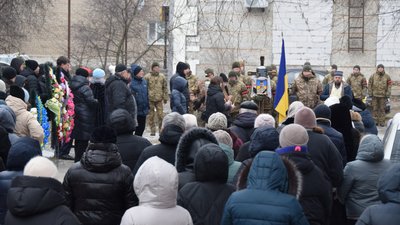 У Петровому на Кіровоградщині попрощались із військовим Максимом Семеньянцем У Петровому на Кіровоградщині попрощались із військовим Максимом Семеньянцем