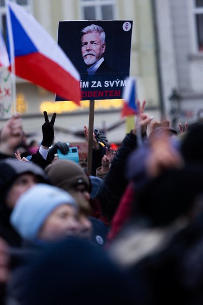 У Празі пройшов багатотисячний мітинг на підтримку президента Павела: нагадували й про Україну