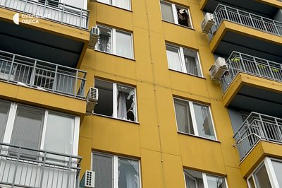 «Вибухова хвиля штовхнула мене в спину»: мешканці пошкодженої атакою РФ багатоповерхівки в Одесі розповіли про удар «Вибухова хвиля штовхнула мене в спину»: мешканці пошкодженої атакою РФ багатоповерхівки в Одесі розповіли про удар