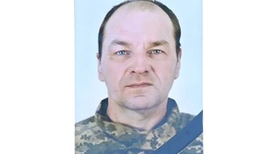 На Чернігівщині поховали військових Василя Вертюченка, Владислава Добрелю та Сергія Гурбика На Чернігівщині поховали військових Василя Вертюченка, Владислава Добрелю та Сергія Гурбика