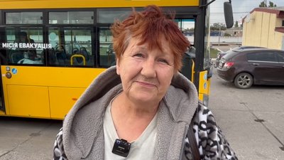 Щодня виїжджають десятки людей: історії пасажирів евакопотяга з Павлограда