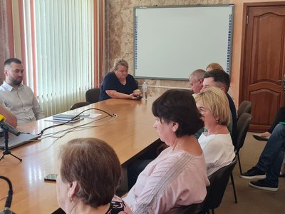 Зустріч із власниками зруйнованих армією РФ будинками Зустріч із власниками зруйнованих армією РФ будинками