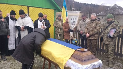 На Закарпатті попрощалися із загиблим захисником Юрієм Далекореєм