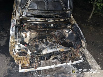 У Херсоні поліцейські викрили підозрюваного у підпалі авто у Корабельному районі У Херсоні поліцейські викрили підозрюваного у підпалі авто у Корабельному районі