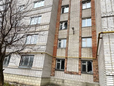 "Шарахнуло так, що й ноги догори": очевидці розказали про російську атаку Сум та показали пошкодження "Шарахнуло так, що й ноги догори": очевидці розказали про російську атаку Сум та показали пошкодження