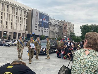 Kıyivde asker Şura "Yalta" Râzantsevanen vedalaşalar Kıyivde asker Şura "Yalta" Râzantsevanen vedalaşalar
