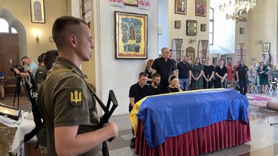 У Полтаві попрощалися із Віталієм Дубовим, який загинув на Донеччині У Полтаві попрощалися із Віталієм Дубовим, який загинув на Донеччині